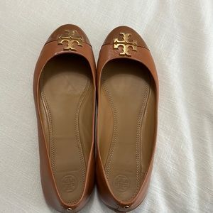 Tory Burch brown flat. Size 10.